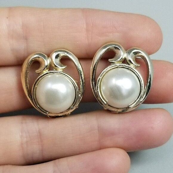 Vintage Faux Pearl Clip On Earrings, Silver Tone Setting, Pat Number, Retro - Picture 6 of 7